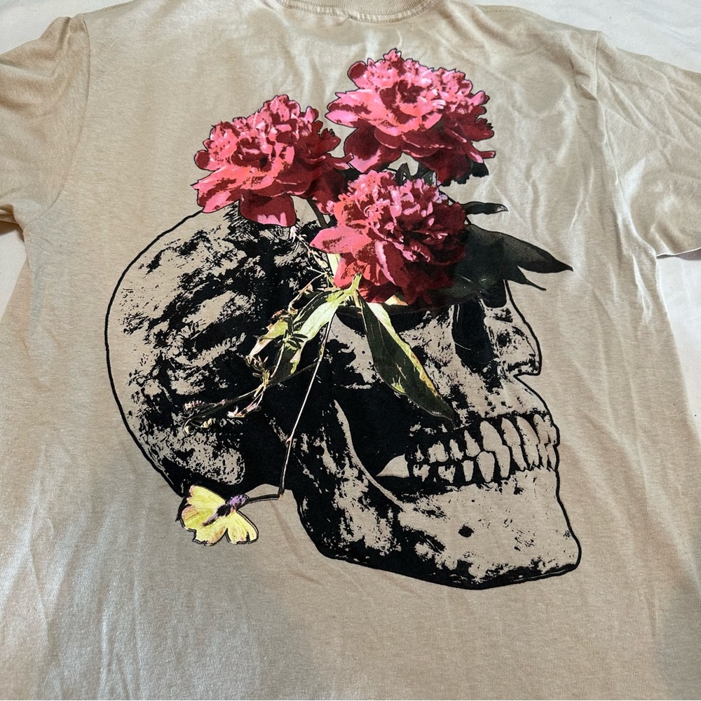 Zumiez Empyre Woman’s Small Graphic Rose’s and Skull T-Shirt. - Picture 4 of 6